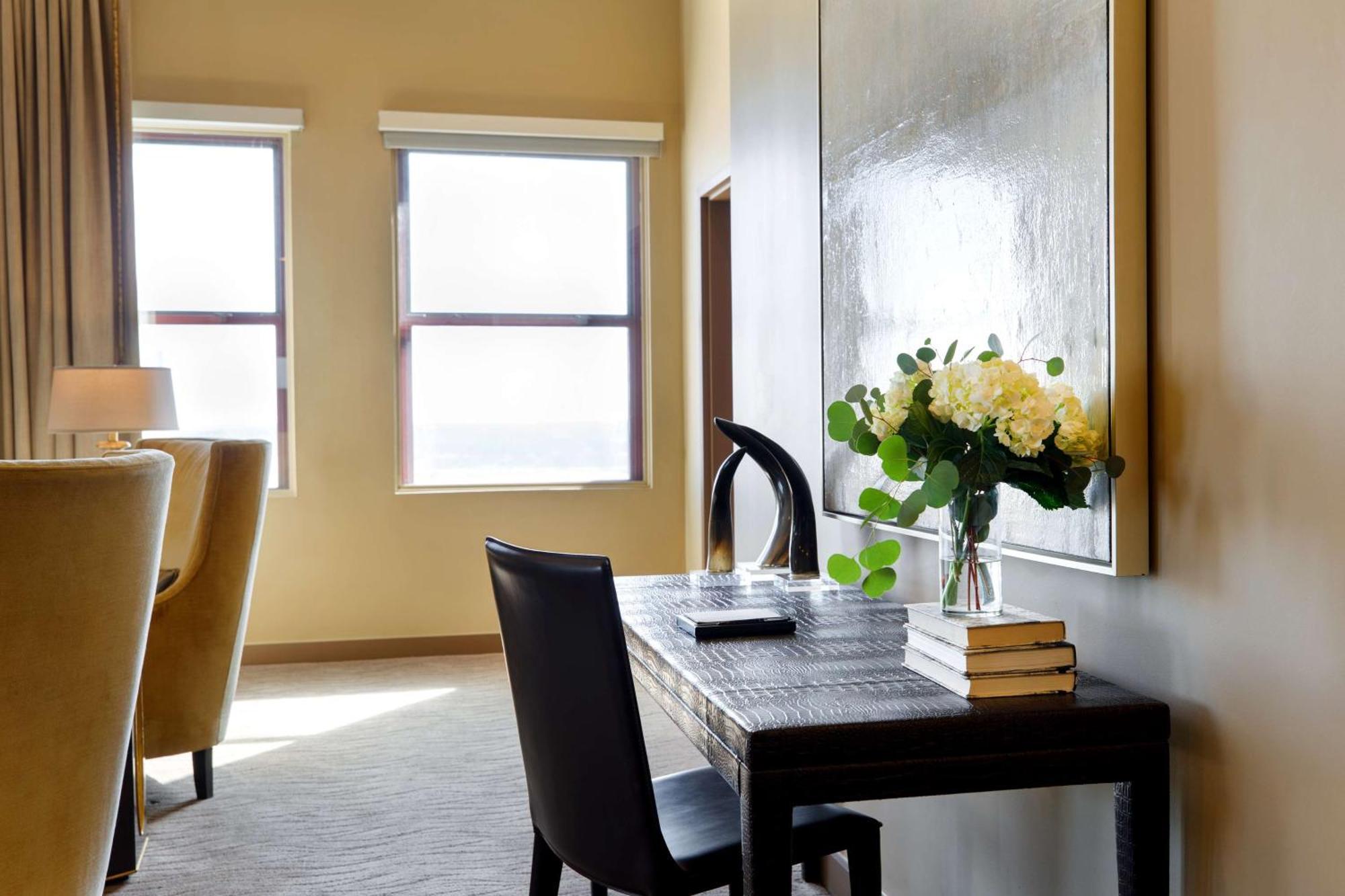 Hotel Colcord City, Curio Collection By Hilton Oklahoma City