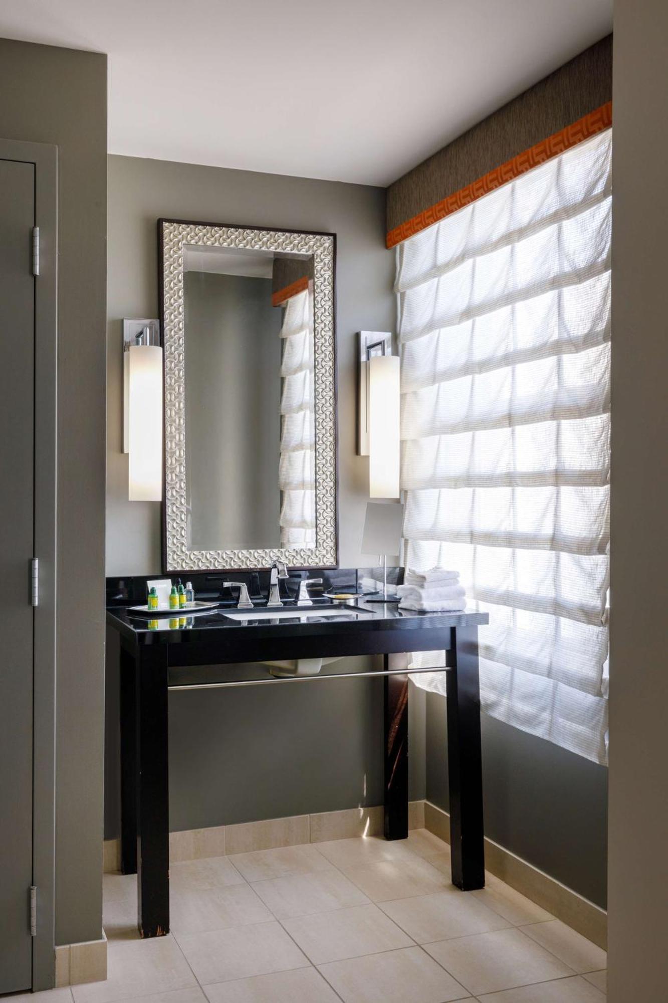 Colcord City, Curio Collection By Hilton Hotel Oklahoma City